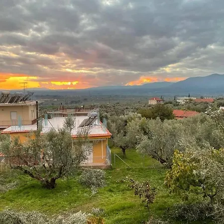 Beautiful & Cosy 5-bedroom - Peloponnese Villa Pídhima